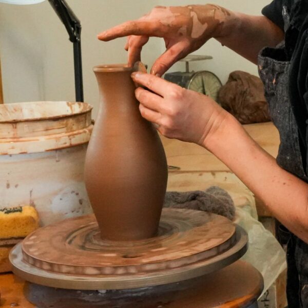 beginning-wheel-throwing25wsp-701jx00000x7j6iiaq